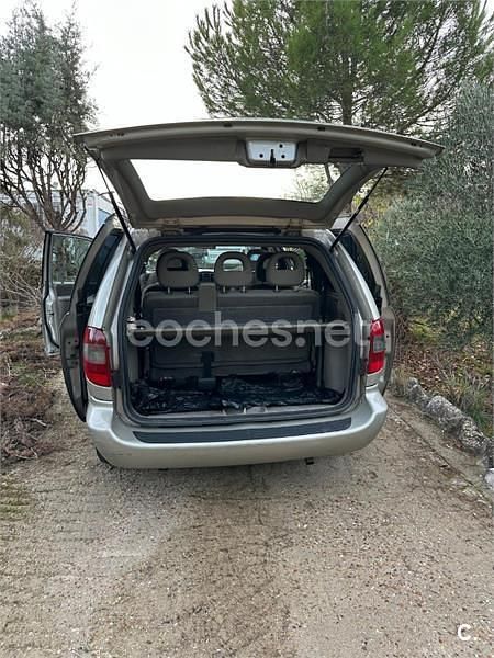 Usado Chrysler Voyager 147 CV (108 kW) 2006 Gris / plata Monovolumen