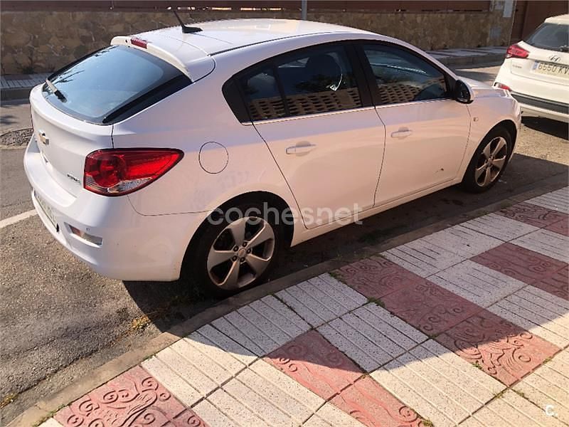 Usado Chevrolet Cruze LTZ 141 CV (103 kW) 2012 Blanco Berlina
