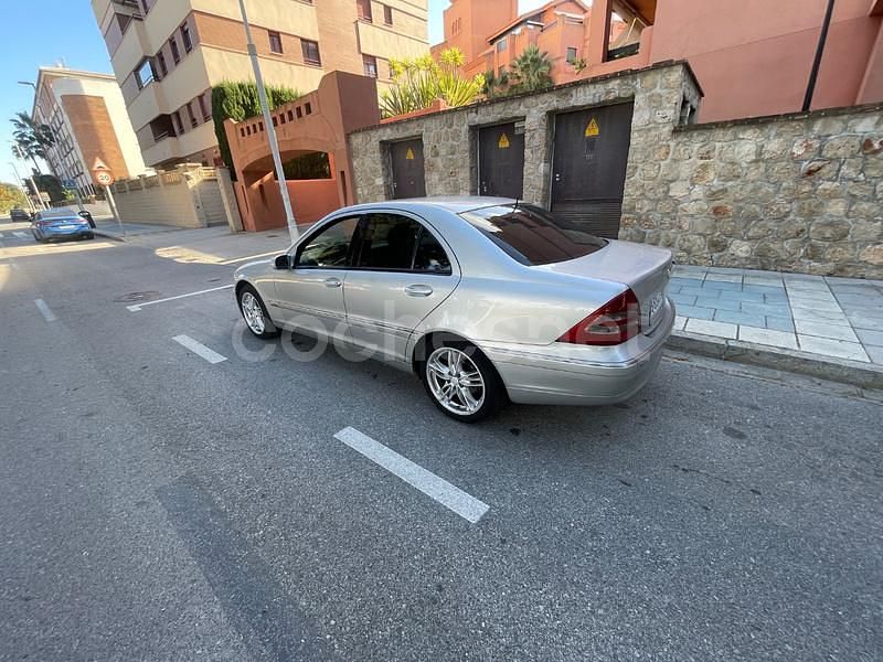 Usado Mercedes C220 Avantgarde 143 CV (105 kW) 2002 Gris / plata Berlina