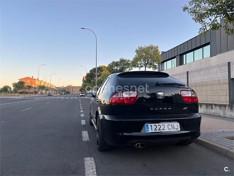 Usado Seat Leon CUPRA 210 CV (154 kW) 2003 Negro Utilitario