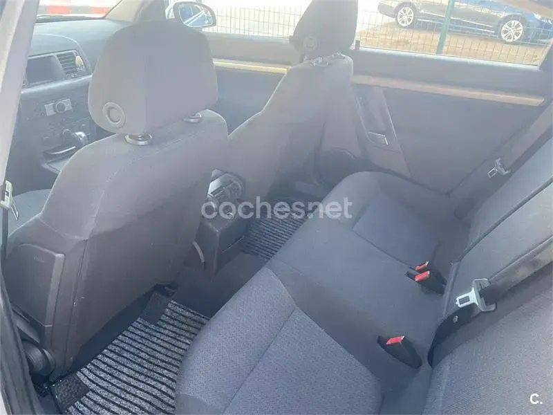 Usado Opel Vectra Elegance 150 CV (110 kW) 2006 Gris / plata Berlina