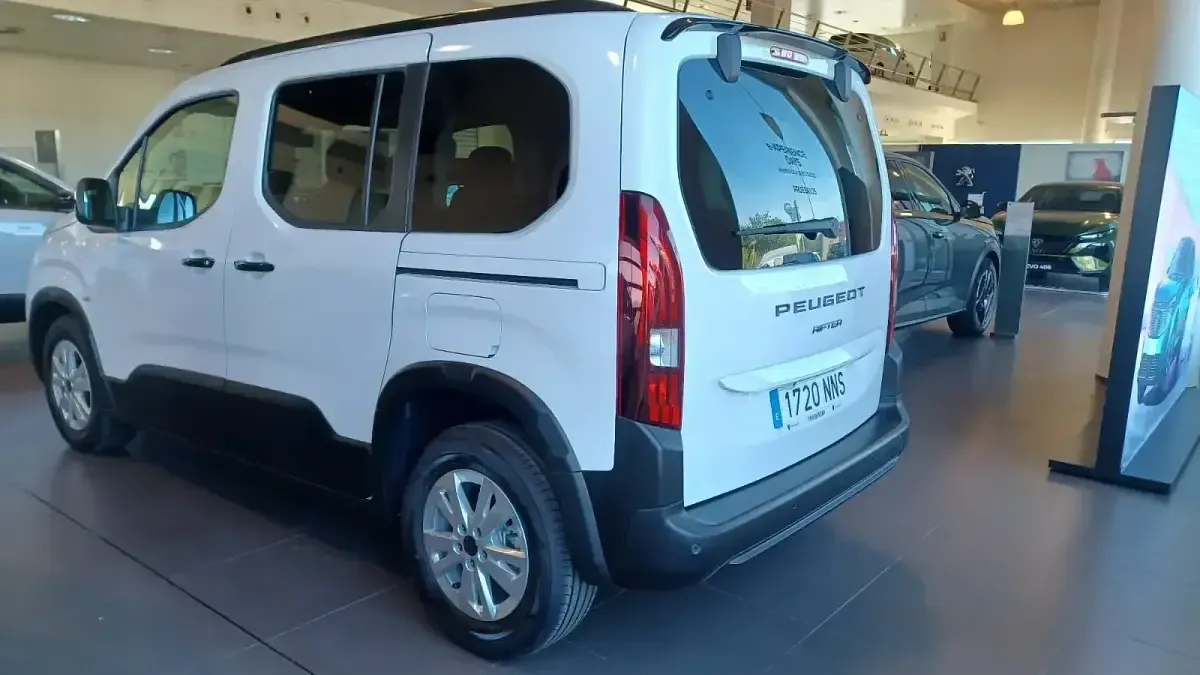 Nuevo Peugeot Rifter Allure 100 CV (73 kW) 2026 Blanco Monovolumen