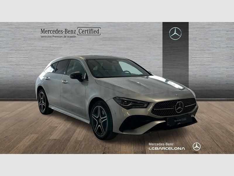 Usado Mercedes CLA250e Shooting Brake AMG line 218 CV (160 kW) 2024 Plateado Familiar