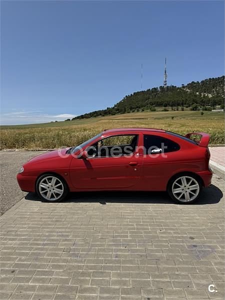 Rojo Usado 2002 Renault Mégane Coupé Sportway Coupe | 5000 € - Imagen 1/4