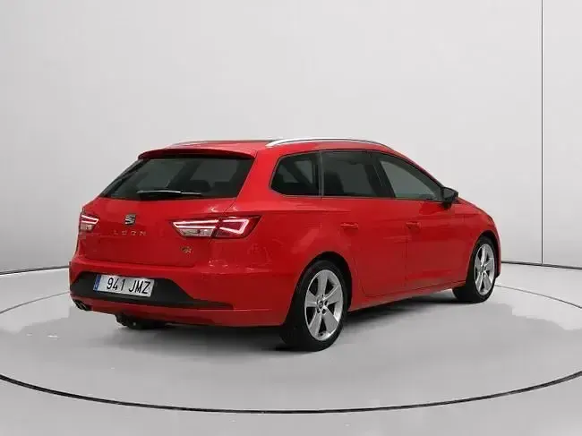 Usado Seat Leon FR 150 CV (110 kW) 2016 Rojo Familiar