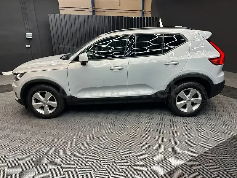 Usado Volvo XC40 Core 129 CV (94 kW) 2022 Blanco SUV