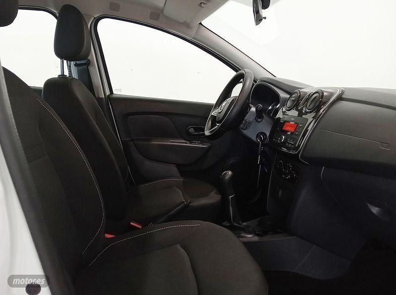 Usado Dacia Sandero Ambiance 75 CV (55 kW) 2018 Blanco Berlina