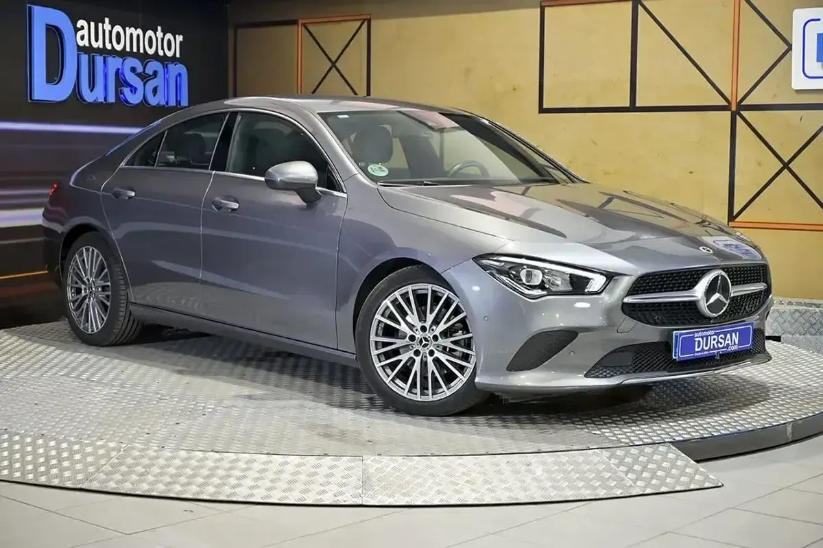 Usado Mercedes CLA200 150 CV (110 kW) 2022 Gris / plata Berlina