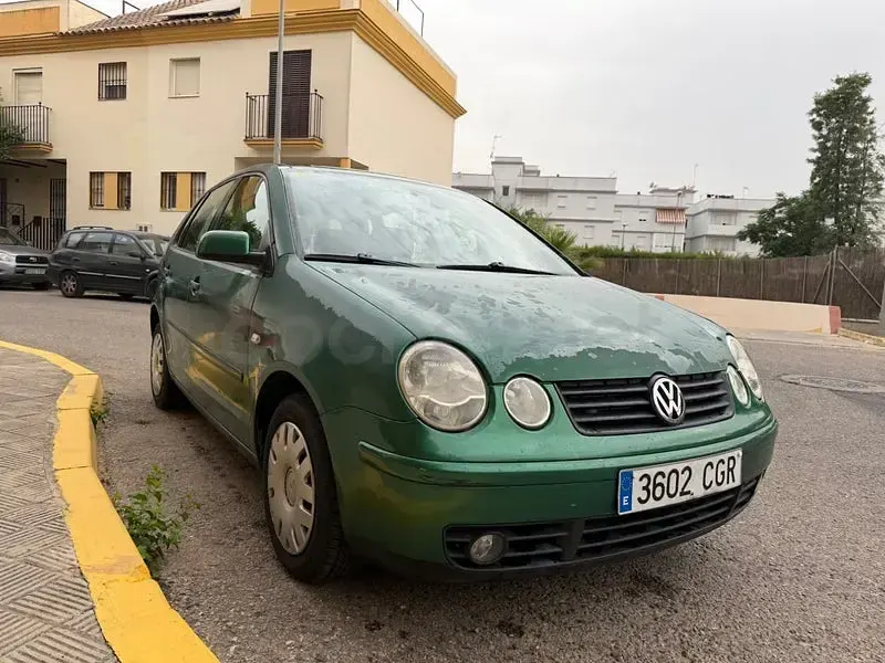 Usado VW Polo Trendline 75 CV (55 kW) 2004 Verde Berlina