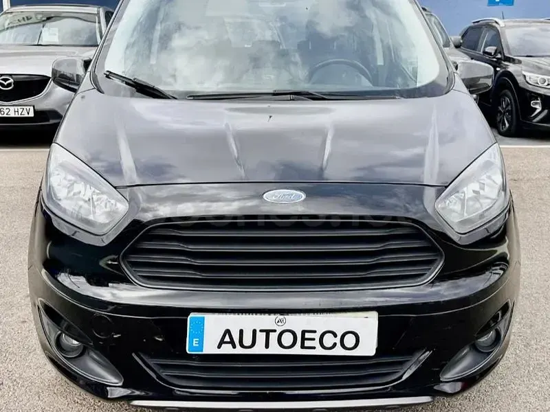 Usado Ford Tourneo Courier Trend 100 CV (73 kW) 2018 Negro Monovolumen
