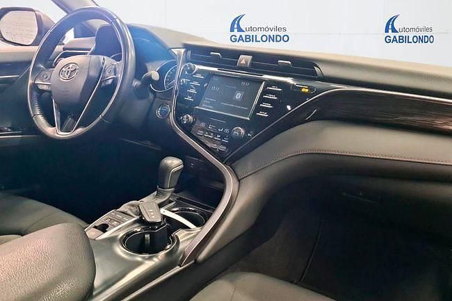 Usado Toyota Camry Advance 218 CV (160 kW) 2020 Gris / plata Berlina