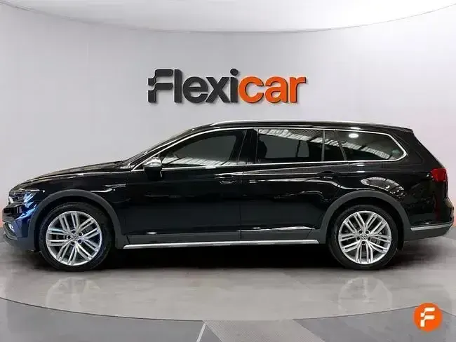 Usado VW Passat Alltrack 240 CV (176 kW) 2020 Negro Familiar
