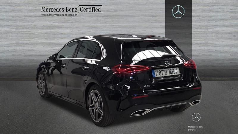 Usado Mercedes A180 AMG line 116 CV (85 kW) 2024 Negro Berlina