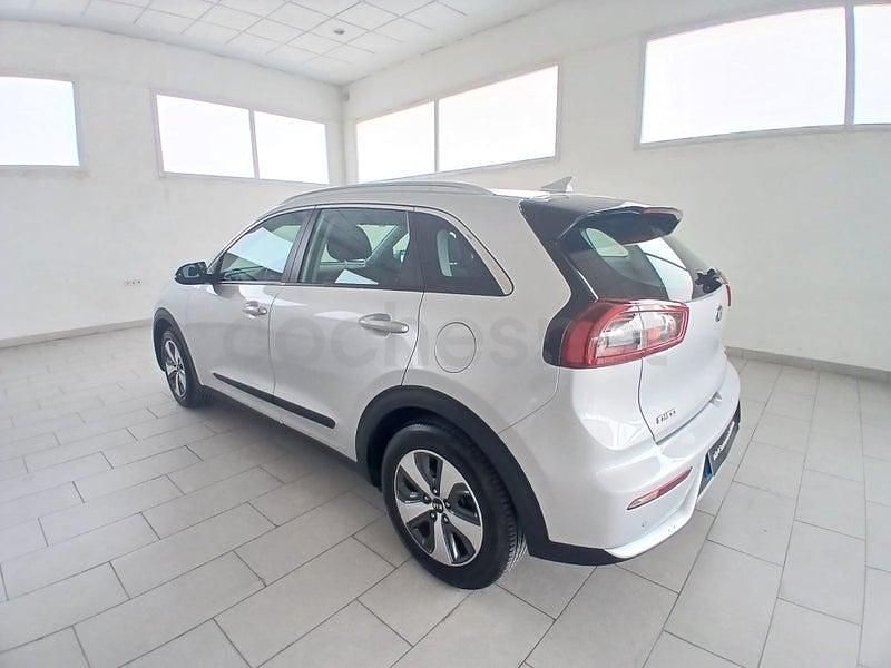 Begagnad Kia Niro 141 HK (103 kW) 2018 Grå SUV