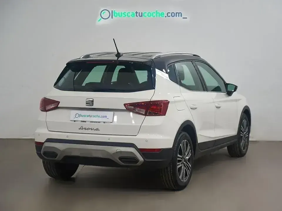 Usado Seat Arona Xperience 110 CV (80 kW) 2023 Blanco SUV