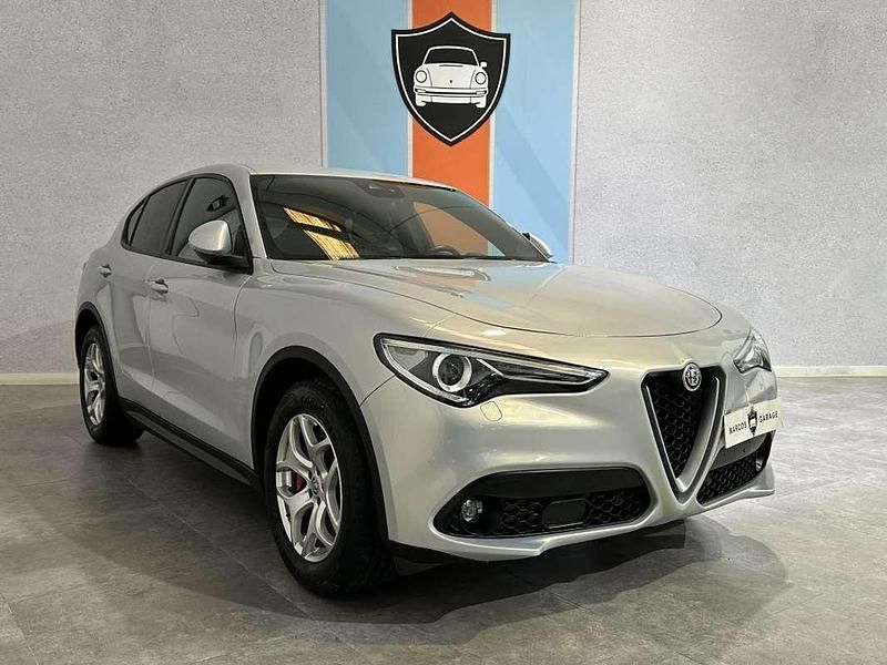 Usado Alfa Romeo Stelvio Sprint 190 CV (139 kW) 2022 Plateado SUV