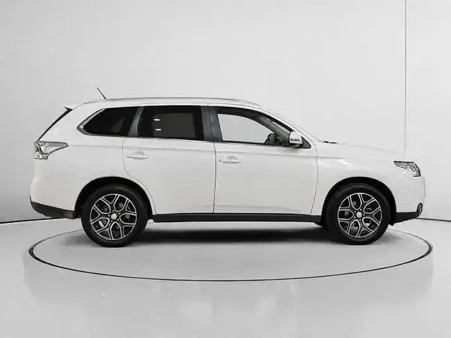 Usado Mitsubishi Outlander Motion 150 CV (110 kW) 2015 Blanco SUV