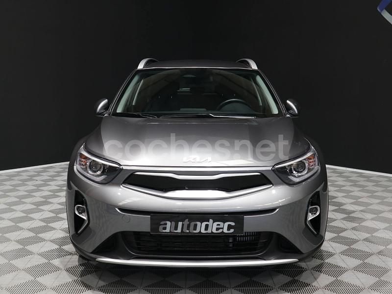 Usado Kia Stonic 100 CV (73 kW) 2025 Gris / plata SUV