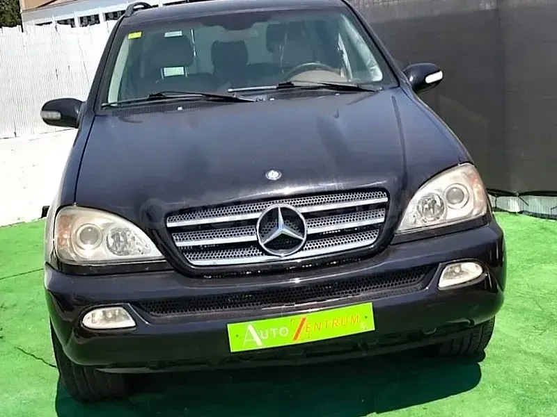 Usado Mercedes ML270 163 CV (119 kW) 2004 Negro SUV