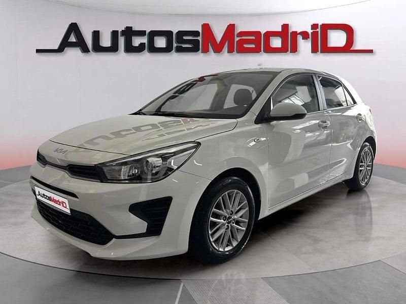 Usado Kia Rio 84 CV (61 kW) 2023 Blanco Berlina