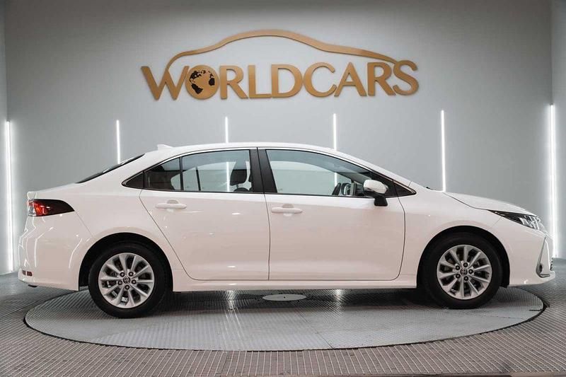 Usado Toyota Corolla Active 122 CV (89 kW) 2022 Blanco Berlina