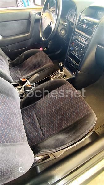 Usado Opel Astra Comfort 100 CV (73 kW) 1999 Gris / plata Berlina