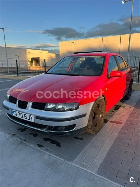 Usado Seat Leon 110 CV (80 kW) 2001 Rojo Utilitario