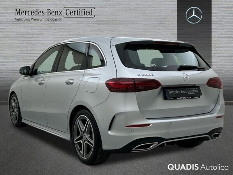Usado Mercedes B200 150 CV (110 kW) 2023 Gris plata Monovolumen