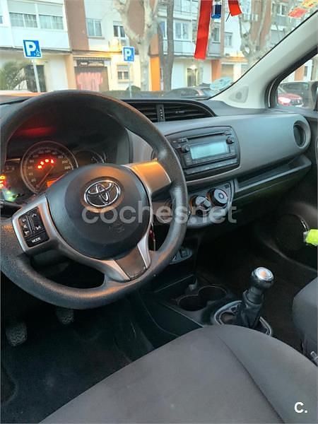 Usado Toyota Yaris City 69 CV (50 kW) 2015 Blanco Berlina
