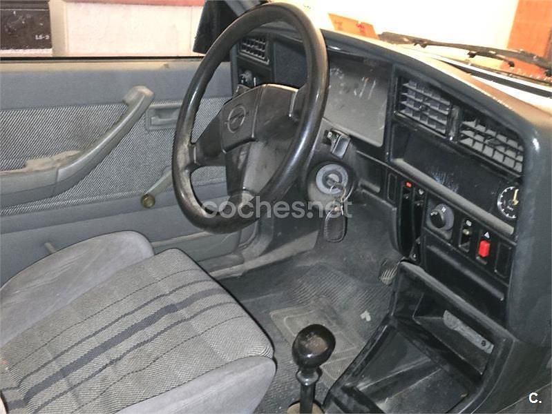 Usado Opel Ascona 115 CV (84 kW) 1985 Rojo Berlina