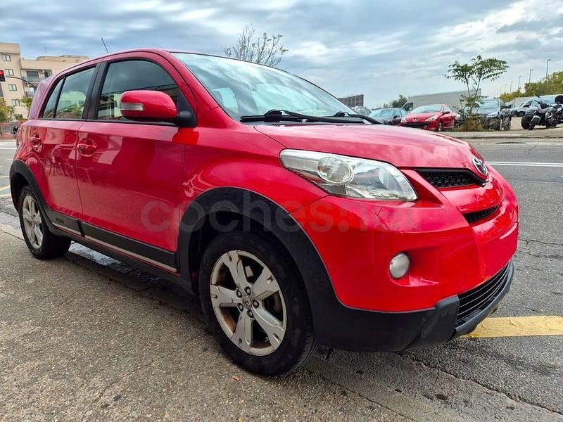 Usado Toyota Urban Cruiser Active 90 CV (66 kW) 2010 Rojo Berlina