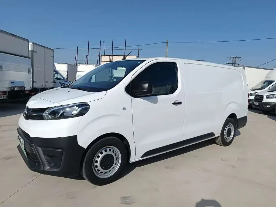 Usado Toyota Proace 140 CV (102 kW) 2022 Blanco Monovolumen