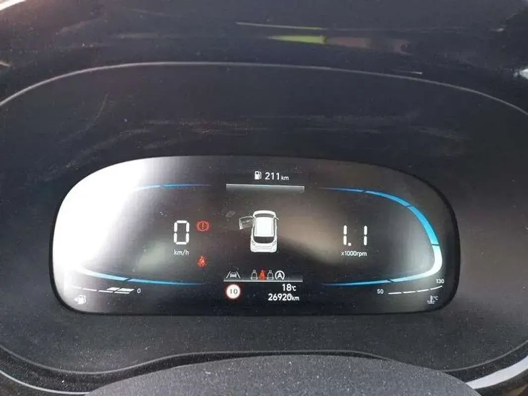 Usado Hyundai i10 67 CV (49 kW) 2023 Rojo Utilitario