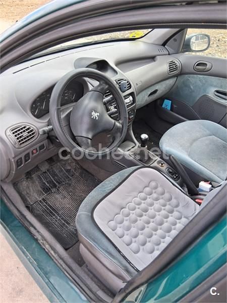 Verde Usado 2001 Peugeot 206 Berlina | 1199 € (Super precio) - Imagen 1/4