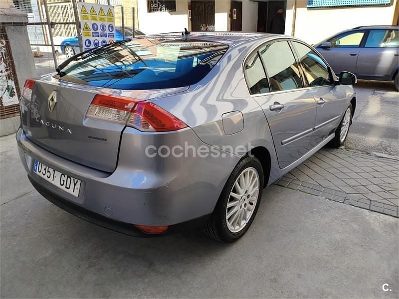 Usado Renault Laguna III Privilege 140 CV (102 kW) 2008 Gris / plata Berlina
