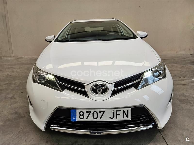 Usado Toyota Auris Active 112 CV (82 kW) 2015 Blanco Familiar