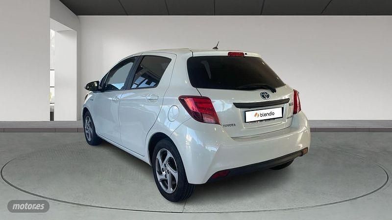 Usado Toyota Yaris Active 100 CV (73 kW) 2016 Blanco