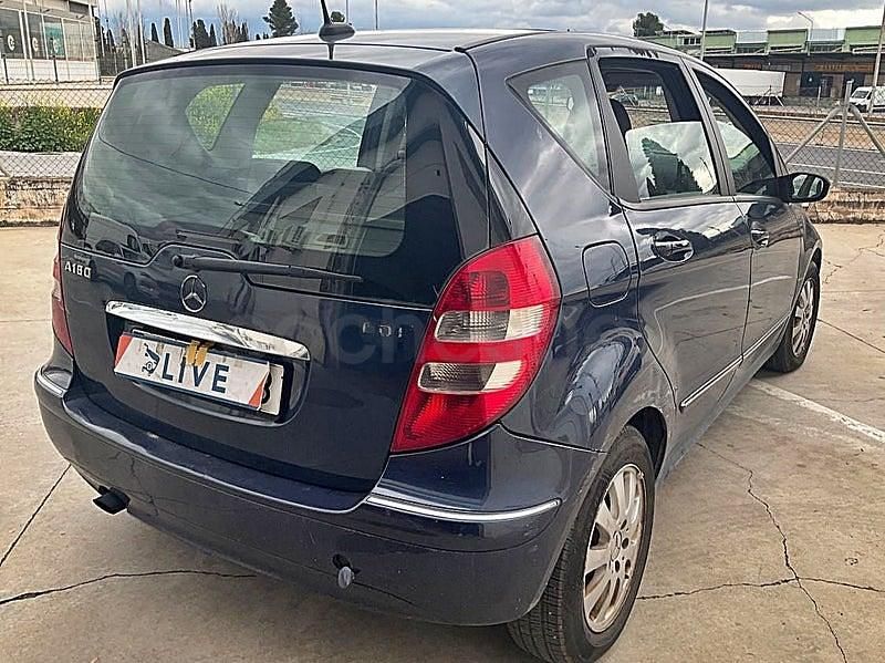 Usado Mercedes A160 Elegance 82 CV (60 kW) 2005 Azul Monovolumen