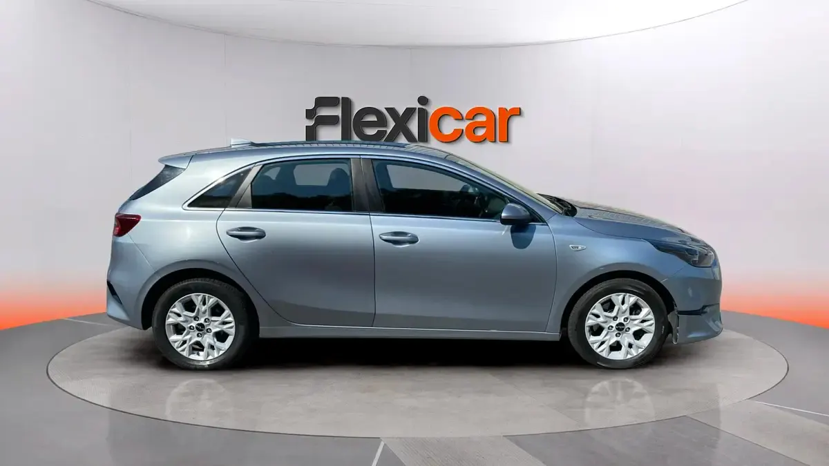 Usado Kia Ceed 136 CV (100 kW) 2023 Gris Utilitario