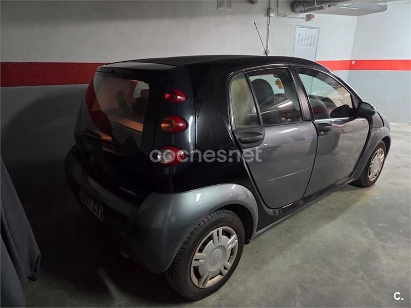Usado Smart ForFour Pulse 95 CV (69 kW) 2004 Gris / plata Utilitario