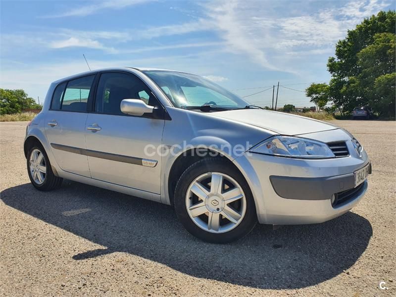 Gris / plata Usado 2005 Renault Mégane II Dynamique Berlina | 3500 € (Precio justo) - Imagen 1/4