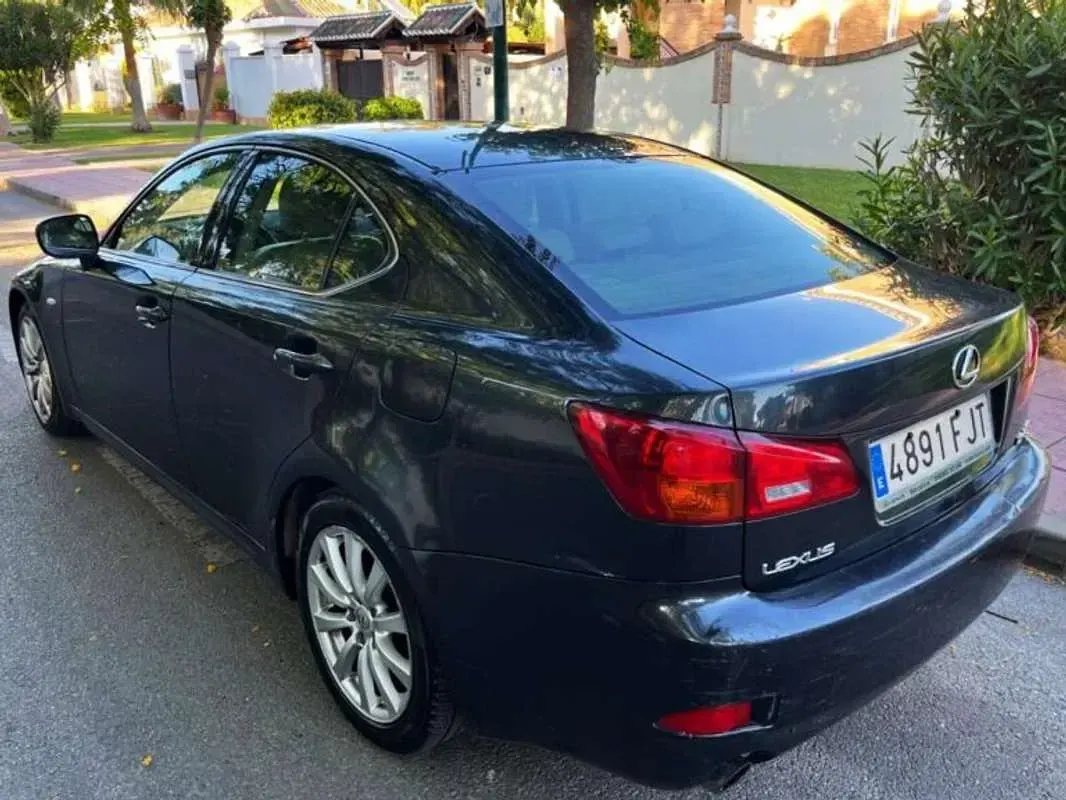 Usado Lexus IS250 Sport Line 208 CV (152 kW) 2007 Gris Berlina
