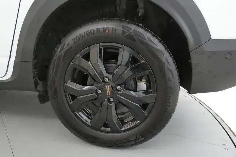 Usado Dacia Jogger Extreme 140 CV (102 kW) 2025 Blanco Monovolumen