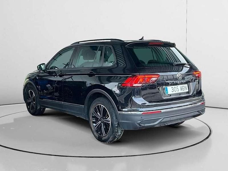 Usado VW Tiguan Life 151 CV (111 kW) 2023 Negro SUV