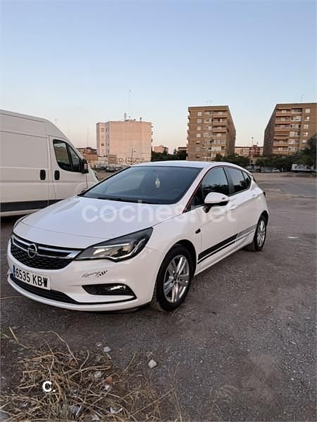 Blanco Usado 2017 Opel Astra Business Berlina | 6400 € (Precio justo) - Imagen 1/4