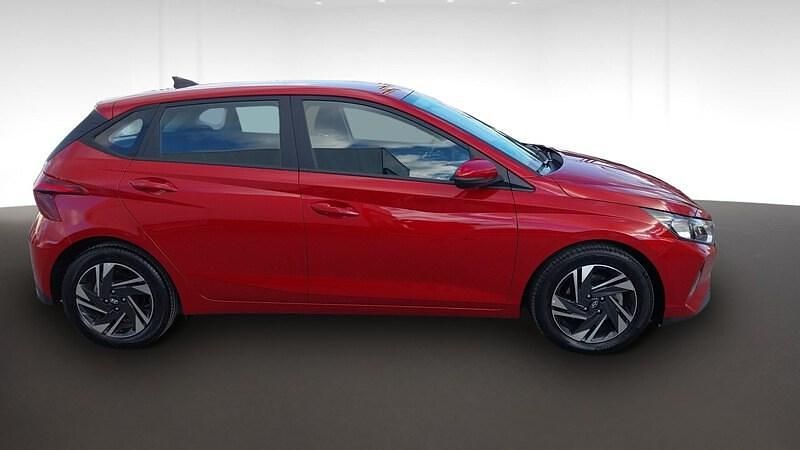 Usado Hyundai i20 100 CV (73 kW) 2022 Rojo Utilitario