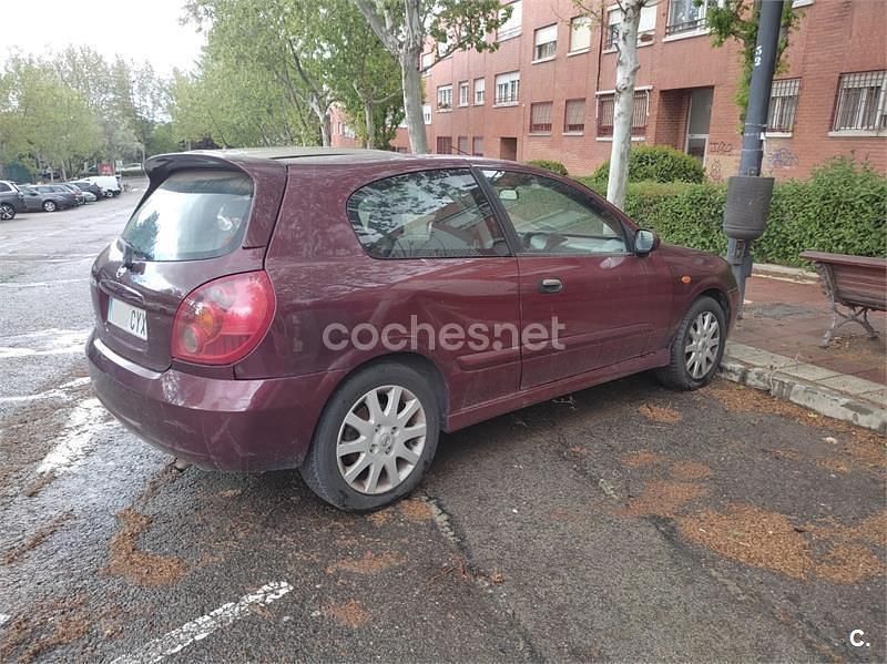 Usado Nissan Almera 98 CV (72 kW) 2004 Granate Berlina