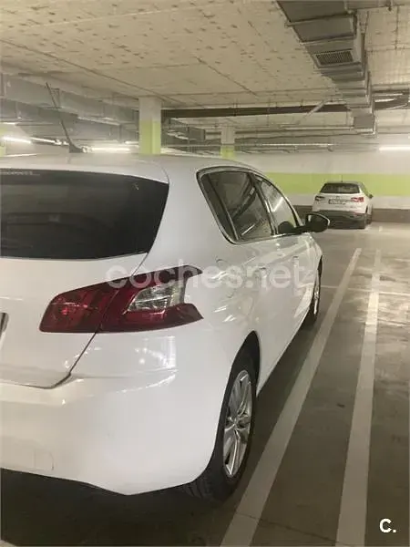 Usado Peugeot 308 Style 120 CV (88 kW) 2015 Blanco Berlina