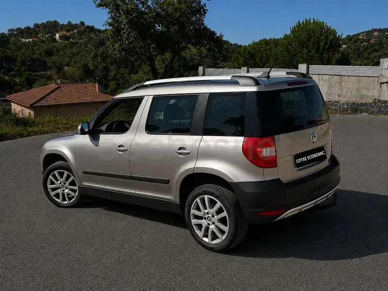 Usado Skoda Yeti Elegance 105 CV (77 kW) 2013 Beige SUV