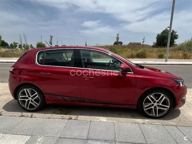 Usado Peugeot 308 Allure 130 CV (95 kW) 2014 Granate Berlina